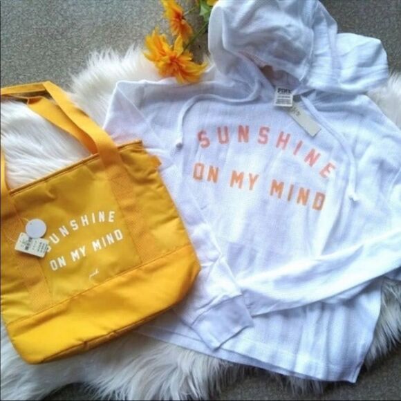 Victoria Secret PINK Cooler Tote+ Pullover Sweater - Picture 1 of 3